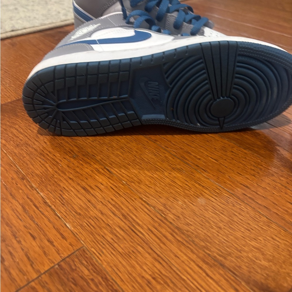 Nike air Jordan high tops size 5.5 youth - Picture 2 of 6